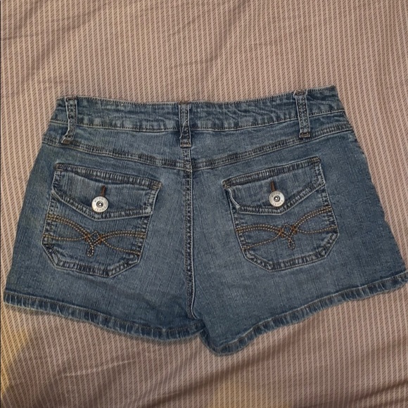 Shorts - Picture 2 of 3